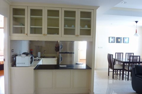 Condominio de 2 dormitorios en Ratchathewi, Bangkok, Tailandia № 47778 - foto 2