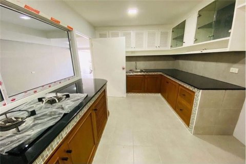 Haus in Watthana, Bangkok, Thailand 4 Schlafzimmer № 47772 - Foto 6