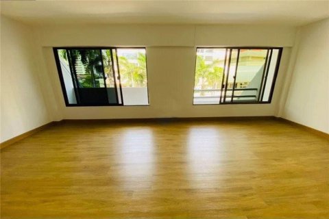 Haus in Watthana, Bangkok, Thailand 4 Schlafzimmer № 47772 - Foto 5