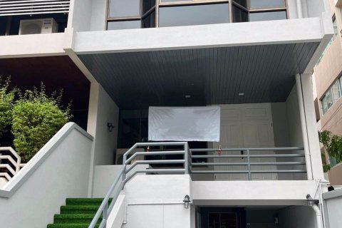 Haus in Watthana, Bangkok, Thailand 4 Schlafzimmer № 47772 - Foto 12