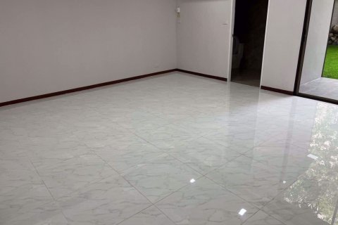 Haus in Watthana, Bangkok, Thailand 4 Schlafzimmer № 47772 - Foto 9