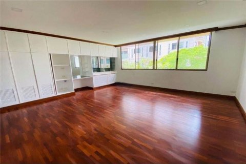 Haus in Watthana, Bangkok, Thailand 4 Schlafzimmer № 47772 - Foto 4