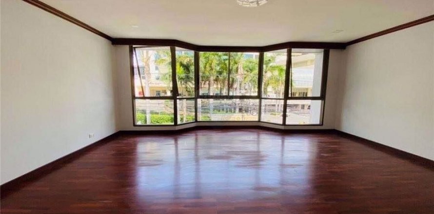 Haus in Watthana, Bangkok, Thailand 4 Schlafzimmer № 47772
