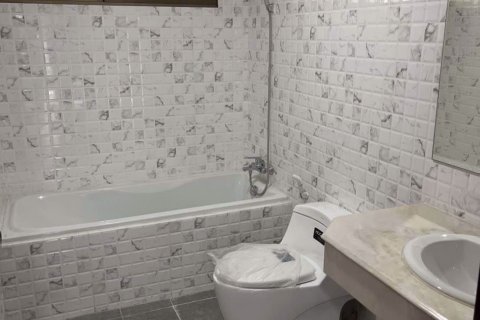 Haus in Watthana, Bangkok, Thailand 4 Schlafzimmer № 47772 - Foto 7