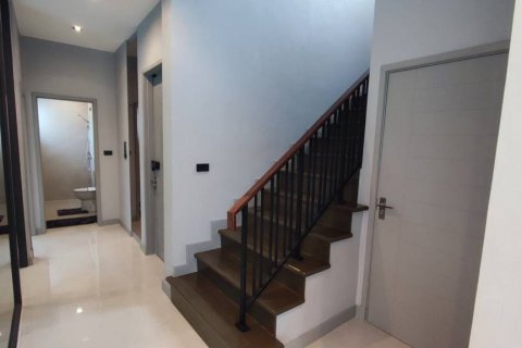 Haus in Samut Prakan, Thailand 4 Schlafzimmer № 115291 - Foto 8