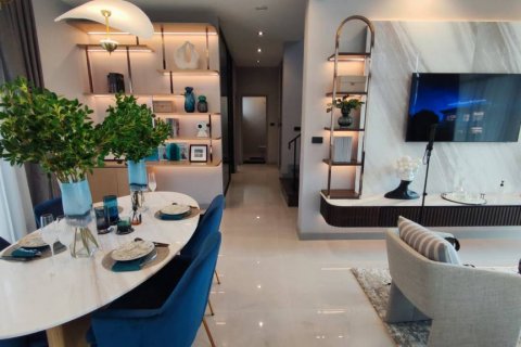 Haus in Samut Prakan, Thailand 4 Schlafzimmer № 115291 - Foto 2