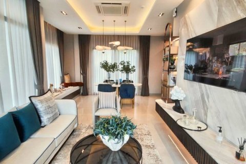 Haus in Samut Prakan, Thailand 4 Schlafzimmer № 115291 - Foto 3
