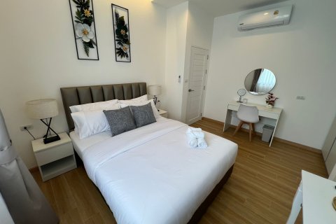Chalet de 3 dormitorios en Kamala, Tailandia № 165264 - foto 19