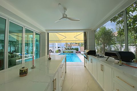 Chalet de 4 dormitorios en Hua Hin, Tailandia № 168304 - foto 9