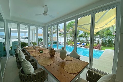 Chalet de 4 dormitorios en Hua Hin, Tailandia № 168304 - foto 11