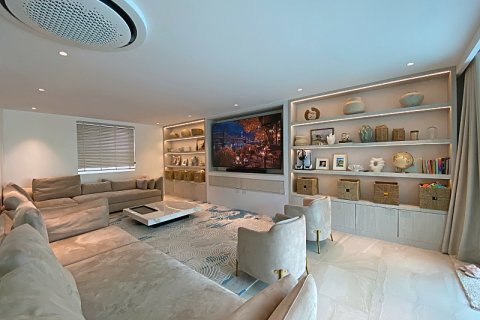 Chalet de 4 dormitorios en Hua Hin, Tailandia № 168304 - foto 16