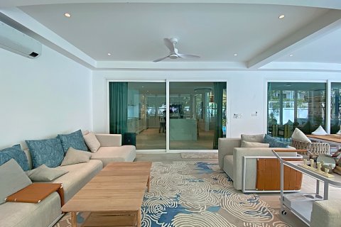 Chalet de 4 dormitorios en Hua Hin, Tailandia № 168304 - foto 8