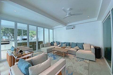 Chalet de 4 dormitorios en Hua Hin, Tailandia № 168304 - foto 7