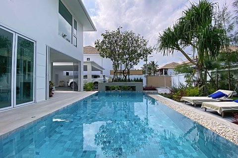 Chalet de 4 dormitorios en Hua Hin, Tailandia № 168304 - foto 3