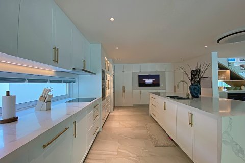 Chalet de 4 dormitorios en Hua Hin, Tailandia № 168304 - foto 19