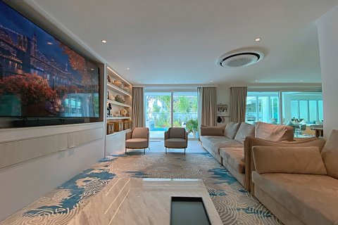 Chalet de 4 dormitorios en Hua Hin, Tailandia № 168304 - foto 17