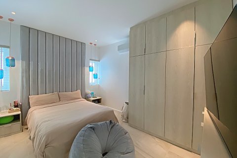 Chalet de 4 dormitorios en Hua Hin, Tailandia № 168304 - foto 27