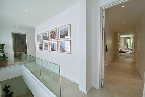 Chalet de 4 dormitorios en Hua Hin, Tailandia № 168304 - foto 21