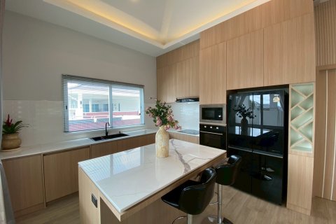 Chalet de 3 dormitorios en Hua Hin, Tailandia № 168266 - foto 11