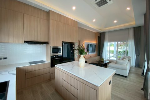 Chalet de 3 dormitorios en Hua Hin, Tailandia № 168266 - foto 12