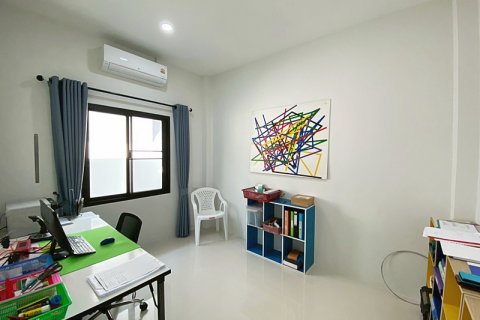 Chalet de 3 dormitorios en Hua Hin, Tailandia № 168269 - foto 24