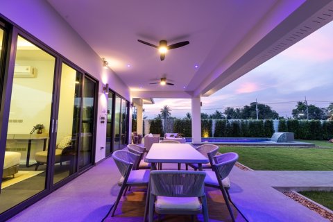 Chalet de 3 dormitorios en Hua Hin, Tailandia № 168267 - foto 8