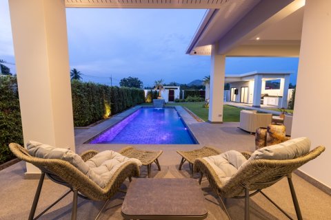 Chalet de 3 dormitorios en Hua Hin, Tailandia № 168267 - foto 3