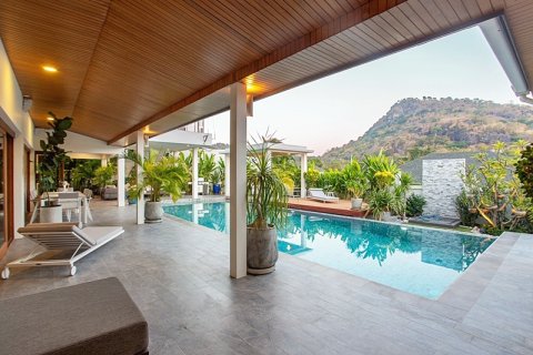 Chalet de 4 dormitorios en Hua Hin, Tailandia № 168268 - foto 2
