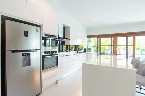 Chalet de 4 dormitorios en Hua Hin, Tailandia № 168268 - foto 14