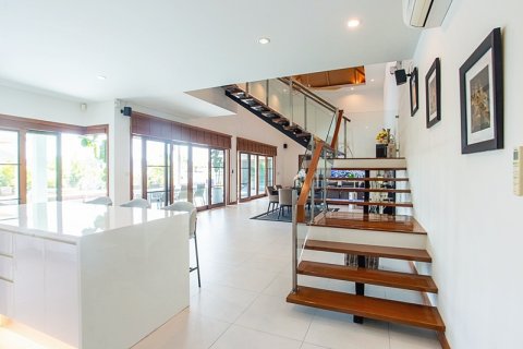 Chalet de 4 dormitorios en Hua Hin, Tailandia № 168268 - foto 13