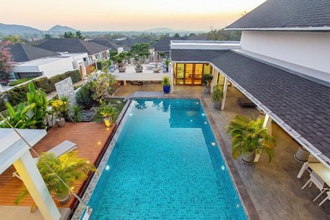 Chalet de 4 dormitorios en Hua Hin, Tailandia № 168268 - foto 3