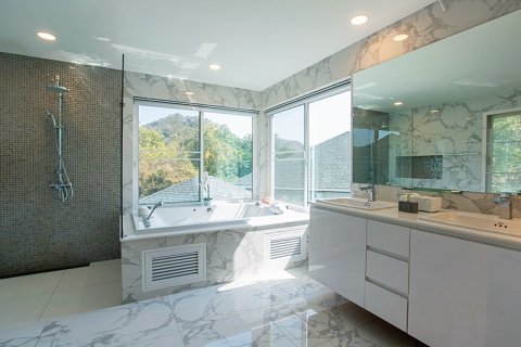 Chalet de 4 dormitorios en Hua Hin, Tailandia № 168268 - foto 28