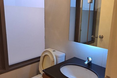 Condo in Sathon, Bangkok, Thailand, 2 bedrooms № 163336 - photo 8