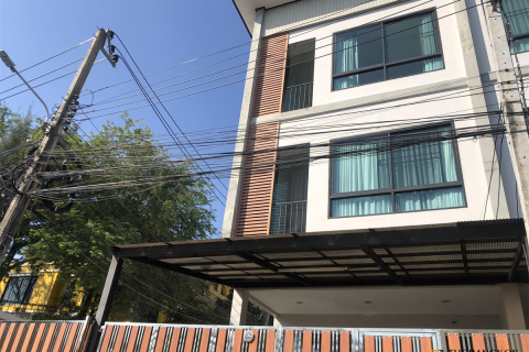 Casa de 4 dormitorios en Bangkok, Tailandia № 189361 - foto 5