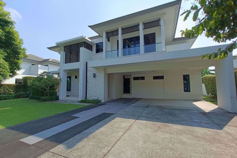 Casa de 4 dormitorios en Nonthaburi, Tailandia № 47520