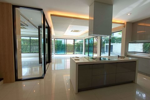 Maison à Nonthaburi, Thaïlande 4 chambres № 47520 - photo 6