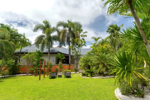 Chalet de 4 dormitorios en Phuket, Tailandia № 152527 - foto 11