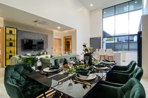 Casa de 3 dormitorios en Bang Lamung, Tailandia № 144570 - foto 2