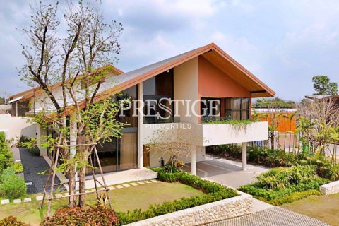 House in Pattaya, Thailand 3 bedrooms № 198224 - photo 2
