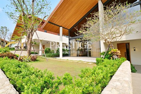 House in Pattaya, Thailand 3 bedrooms № 198224 - photo 25