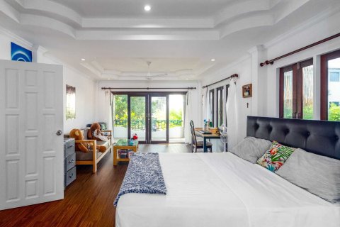 Chalet de 4 dormitorios en Pattaya, Tailandia № 164839 - foto 24