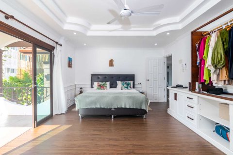 Chalet de 4 dormitorios en Pattaya, Tailandia № 164839 - foto 16
