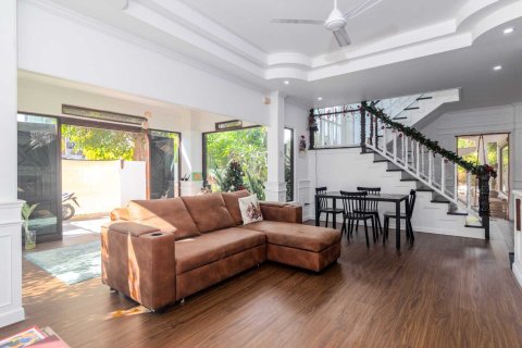 Chalet de 4 dormitorios en Pattaya, Tailandia № 164839 - foto 7