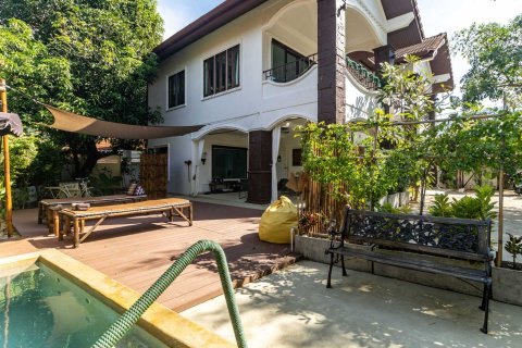Chalet de 4 dormitorios en Pattaya, Tailandia № 164839 - foto 2