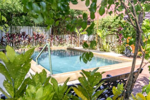 Chalet de 4 dormitorios en Pattaya, Tailandia № 164839 - foto 3