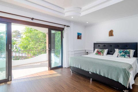 Chalet de 4 dormitorios en Pattaya, Tailandia № 164839 - foto 17