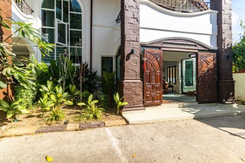 Chalet de 4 dormitorios en Pattaya, Tailandia № 164839 - foto 27
