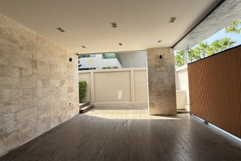 Casa de 4 dormitorios en Pattaya, Tailandia № 164840 - foto 9