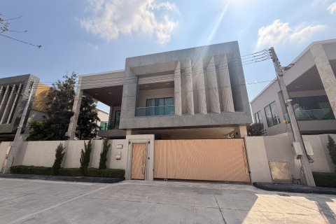 Casa de 4 dormitorios en Pattaya, Tailandia № 164840