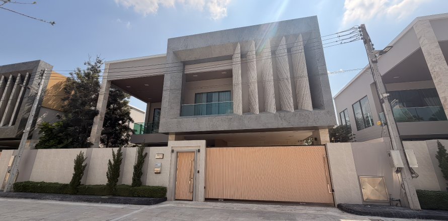 Casa de 4 dormitorios en Pattaya, Tailandia № 164840